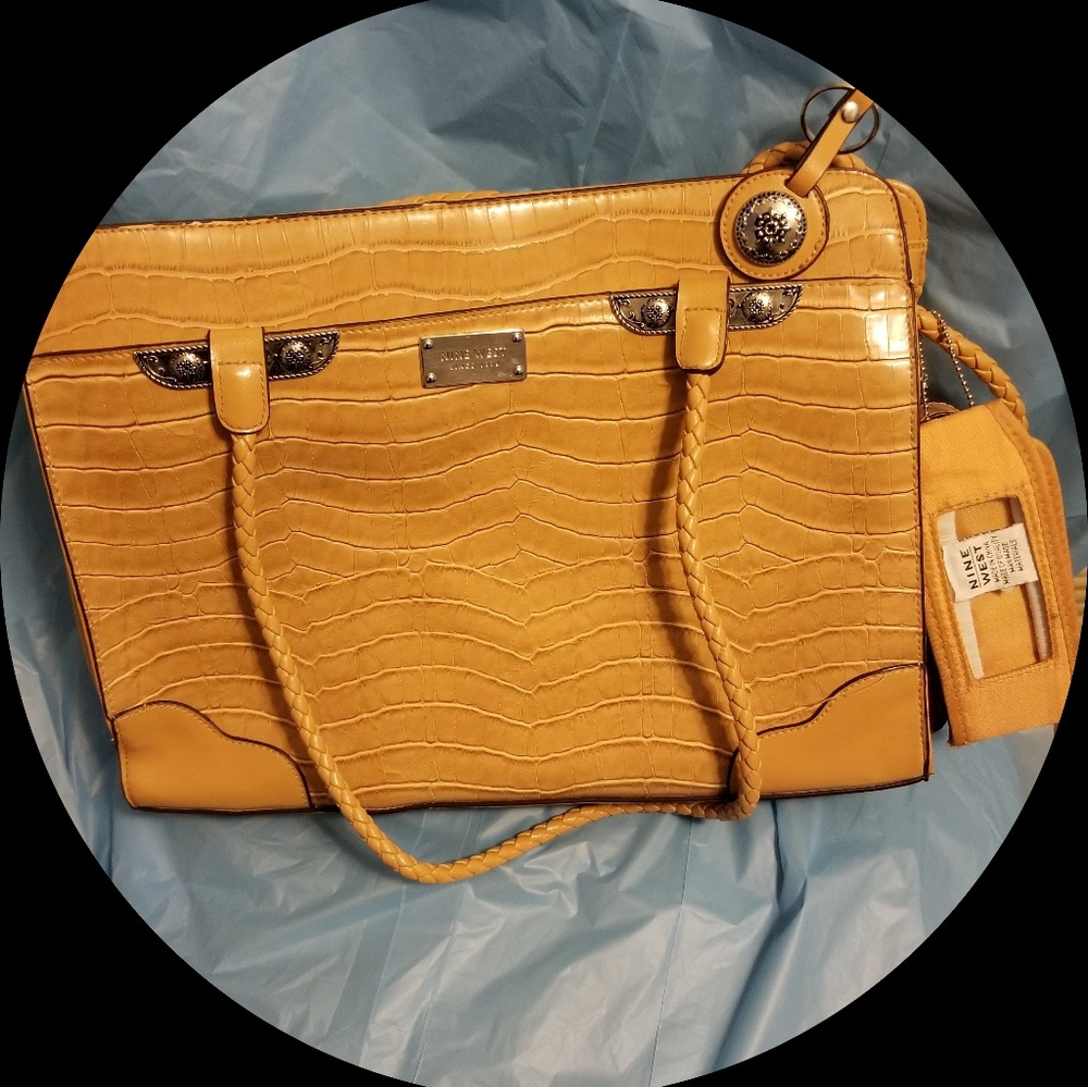 Nine west Handbag with keyring and extra pouch